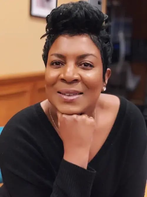 Tonya Headshot